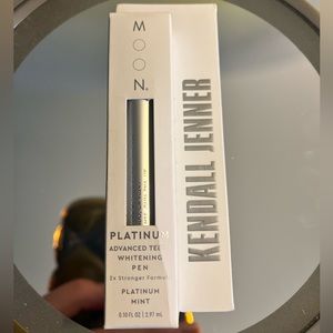 NEW KENDALL JENNER Teeth Whitening Pen